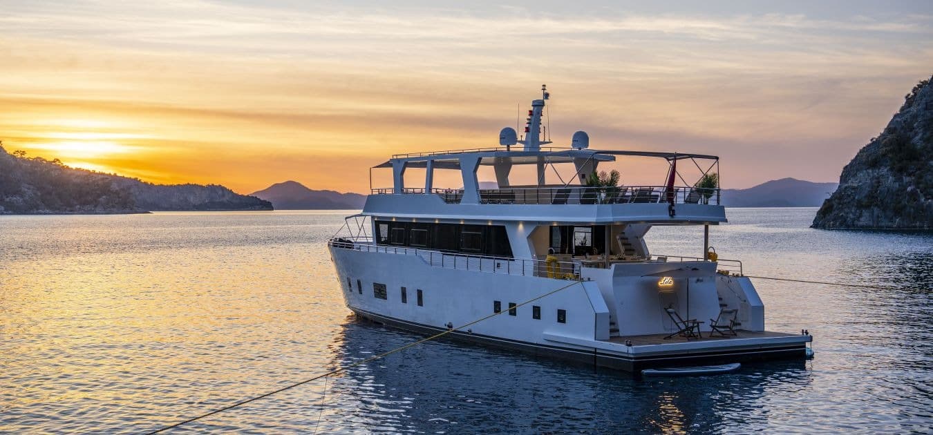 Lila Trawler photo 3
